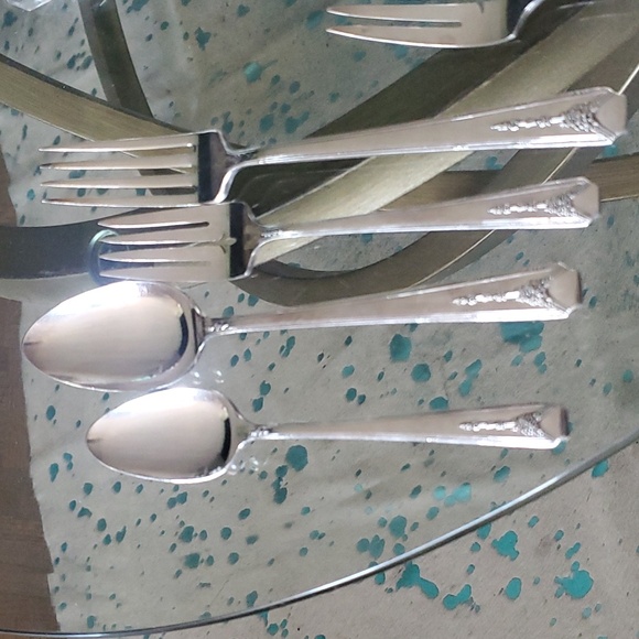 Community x16 - Picture 4 of 4